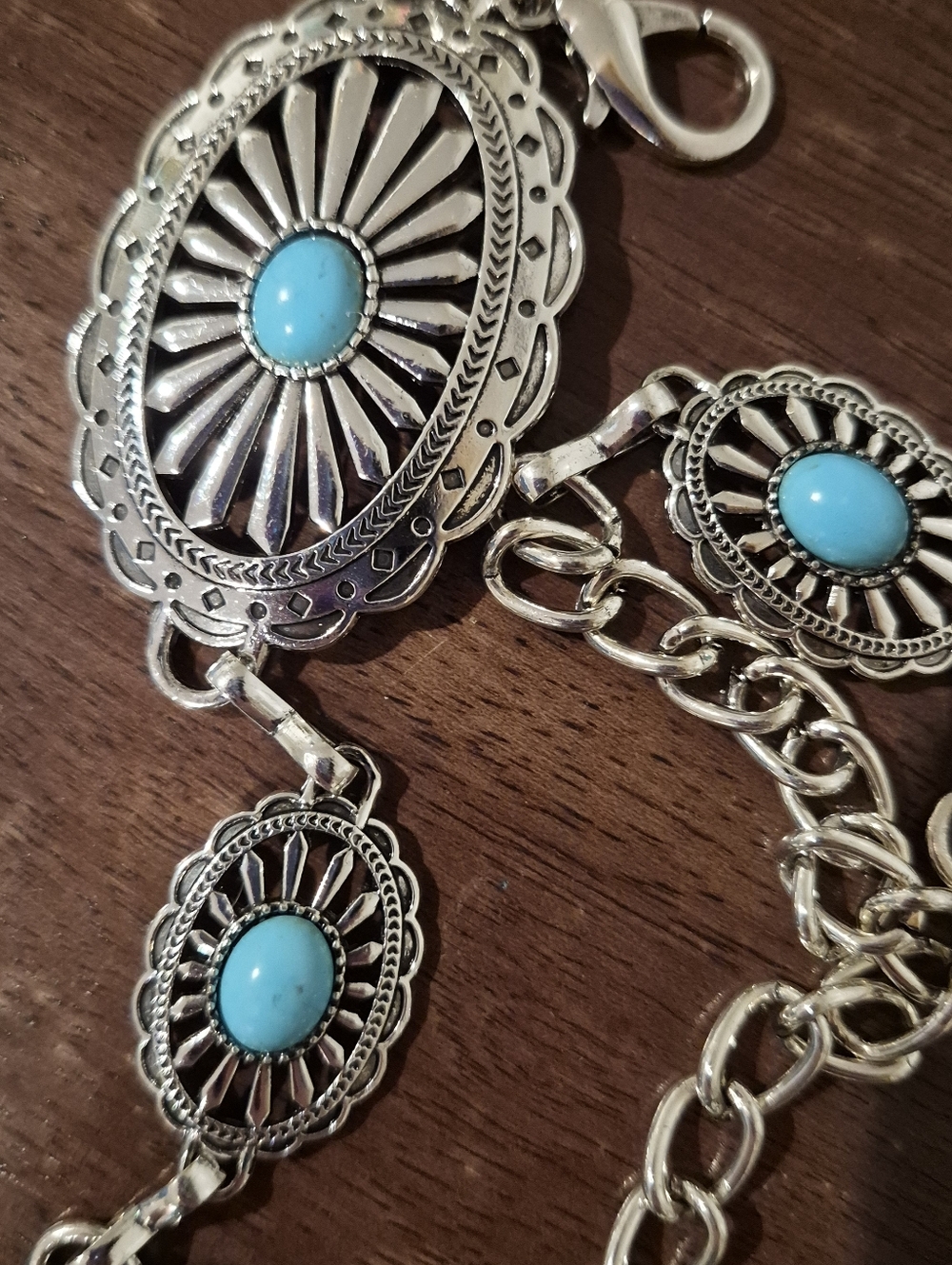 NWOT Silvertone & Faux Turqoise Metal Medallion Concho Belt w/Adjustable Chain - Picture 5 of 7